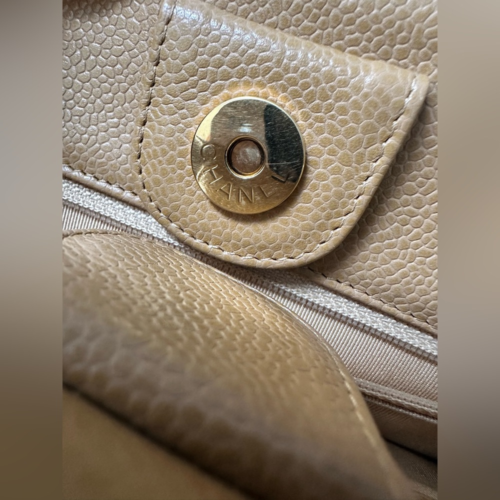 EUC💛Chanel Caviar Leather Petite Shopping Tote Beige - Picture 13 of 15